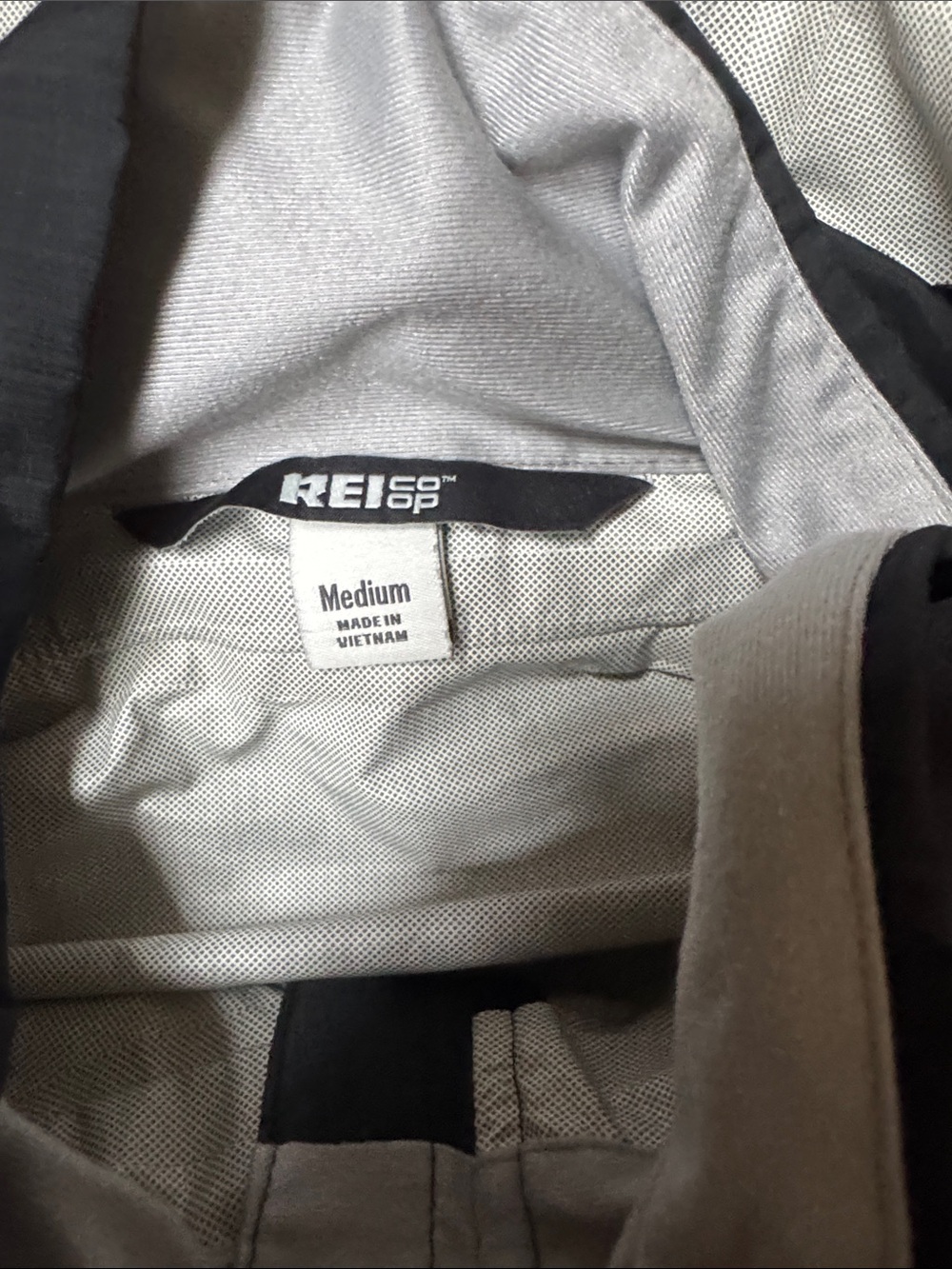 REI Women’s long Raincoat - Picture 4 of 8